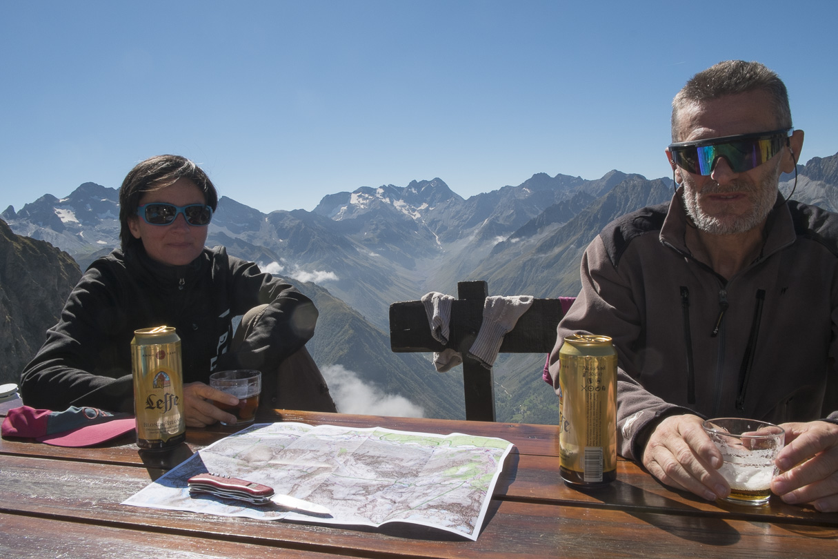 140913-123609.jpg - Pause au refuge de l'Olan
