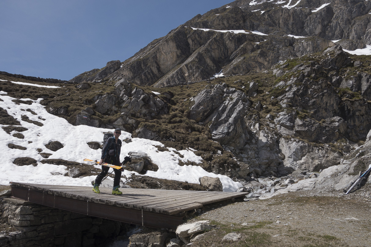 150510-122306.jpg - Fin de la neige sous le chalet du Riondet