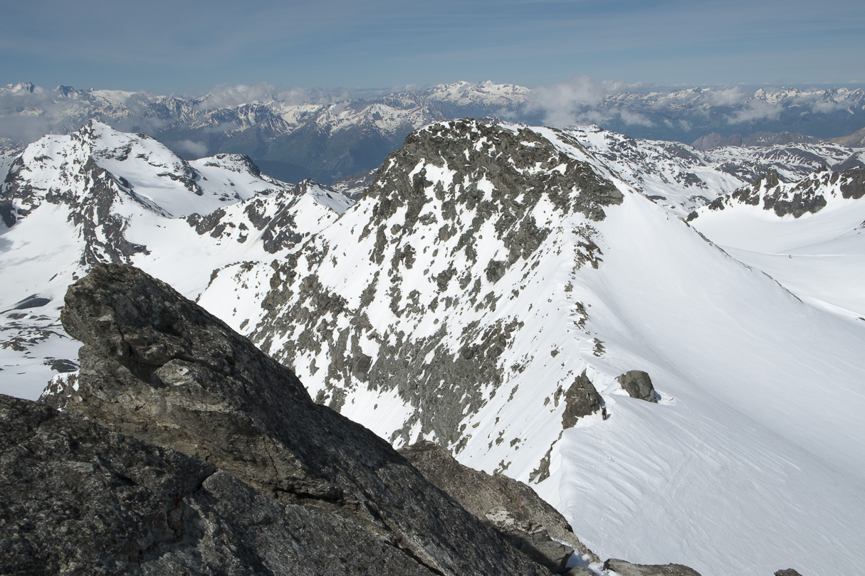 150531-101614.jpg - Anne et mont de Gébroulaz vus du sommet de l'aiguille de Polset