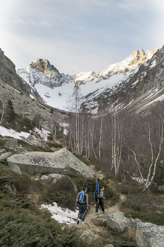 160428-071902.jpg - Un peu de portage en guise de mise en jambes